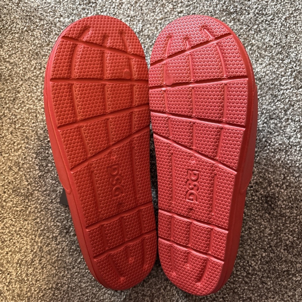 DSG Athletic Slide Men's 11 Molded Slides Team Red NWTs - Picture 5 of 5